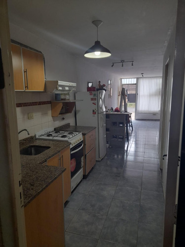 Casa Con Departamento, Galpon Y Cocheras, 6 Ambientes En Venta