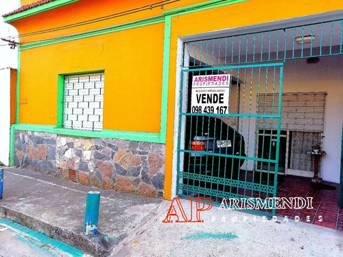 Imagen 1 de 14 de Dos Casas En Un Mismo Padrón, Ideal 2 Familias Zona Cerrito!