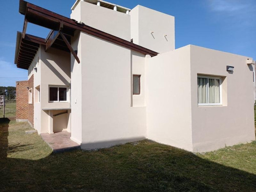 Casa En Venta - 2 Dormitorios 1 Baño 1 Cochera - 300mts2 - Mar Del Sur