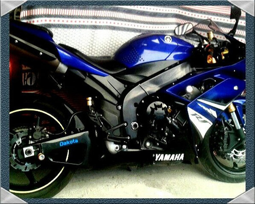 Yamaha R 1