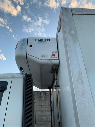 Imagem 10 de 13 de Caminhao Iveco Tector 240e25