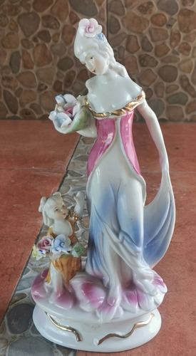 Figura De Dama Antigua Porcelana Preciosa Con  Regalo 