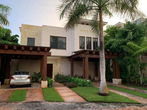 Amplia Casa En Condominio En Venta En Chablekal