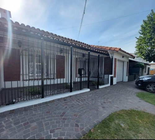 Venta Casa 3 Amb En Castelar Norte/ Acepta Permuta