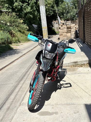 Moto De Uso En Buen Estado, Solo Detalles Estéticos Funciona