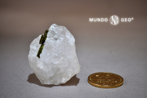 Imagen 1 de 1 de Piedra Turmalina Verde En Matriz De Cuarzo Mediana