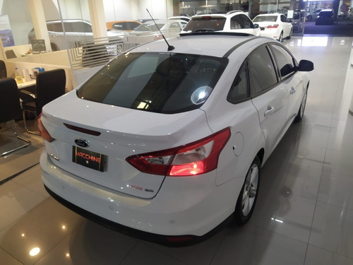 Imagen 14 de 15 de Ford Focus Se Plus Aut 4ptas