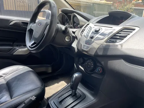 Ford Fiesta 1.6 Sportback Automática