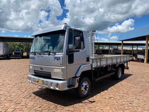 Cargo 712 4x2 Carroceria