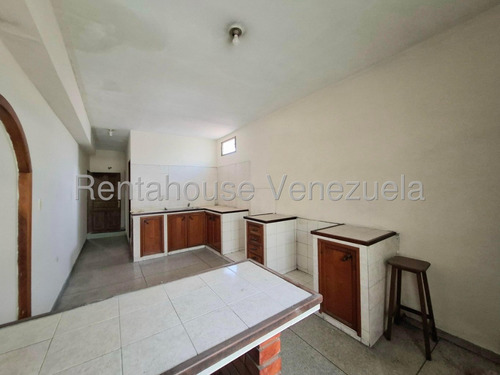 Edificio En Venta En Av Miranda Maracay Excelente Ubicacion 3 Niveles Deposito Areas Oficinas Ascensor De Carga Y Mas Alto Trafico Estef 25-12253