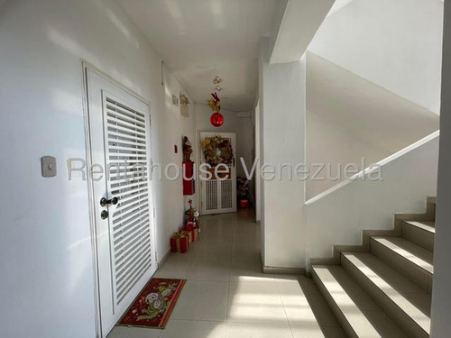 Excelente Apartamento En Venta, Urb. San Jacinto, Maracay, Planta Electrica Y 25-10150 Mv