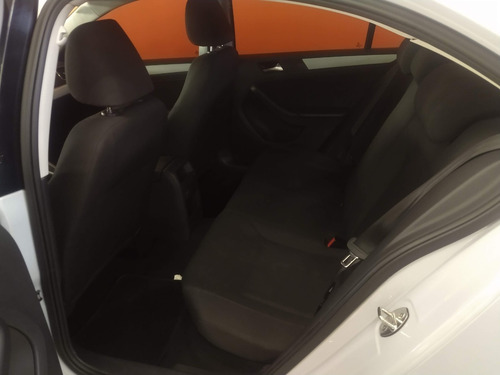 Imagen 5 de 11 de Jetta Mkvi Trendline Automatico Plata Blanco 2017