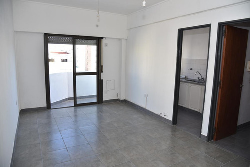 Imagen 2 de 11 de Departamento - La Plata
