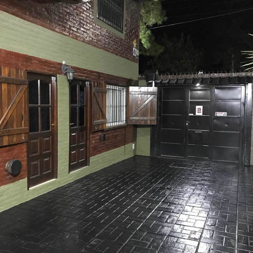Complejo De Alquiler Temporario Con Piscina Climatizada