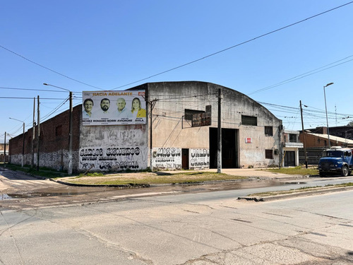 Galpón De 750 M2 + Terreno Con Contrapiso De 607 M2 En Venta, Av. Jujuy Al 1700, Smt