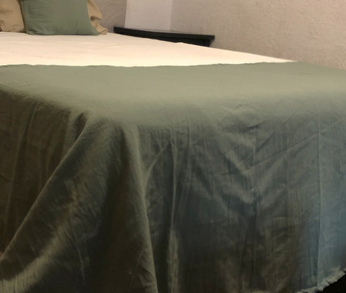 Imagen 4 de 10 de Pie De Cama Tusor Con 2 Almohadones 40x40cm. 100% Algodon
