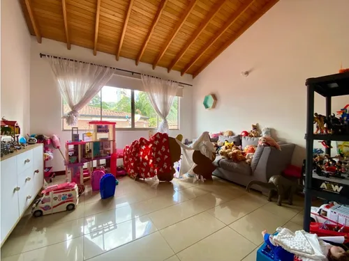 Vendemos Casa Con Apartamento Incluido En Poblado - La Cola Del Zorro