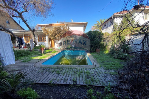 Casa De Dos Pisos Con Piscina En Ñuñoa