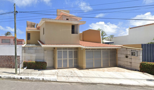 Hermosa Casa Con Alberca En Venta, Aprovecha Esta Oportunidad Y Multiplica Tu Inversion - Av Costa De Oro 1021, Costa De Oro, 94299 Veracruz, Ver.