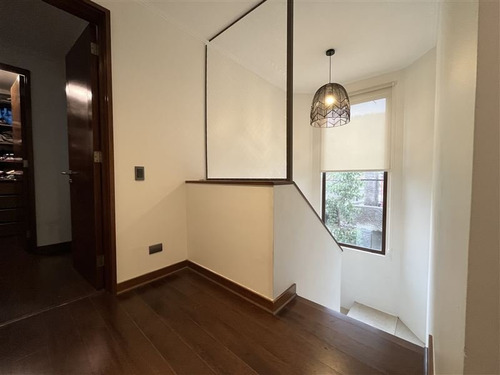 Casa En Venta 4 Dormitorios Como Nueva En Lo Barnechea