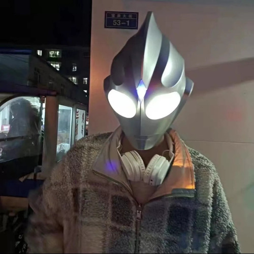 J O Capacete Tiga Ultraman Acenderá O Capacete