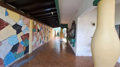 Amplia Quinta De 3 Niveles Mas Terraza En Calle Cerrada Urb. Andres Bello Girardot Negociable Jm