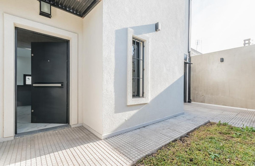 Imagen 13 de 30 de Venta · Casa A Estrenar De Categoría En Moreno · Pileta · Patio · Balcón · Financia · Permuta