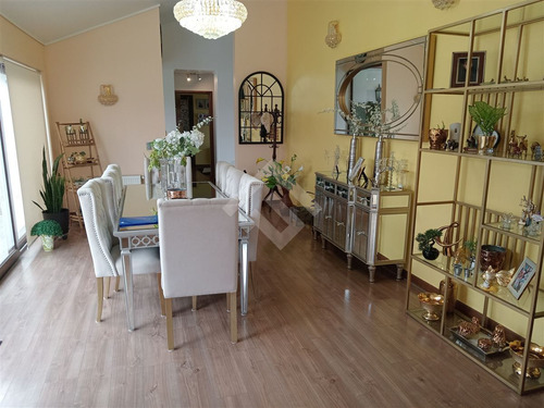 Casa En Venta De 4 Dorm. En Maipú