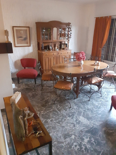 Imagen 9 de 10 de Excelente Casa 4 Ambientes Con Fondo Parquizado Y Quincho