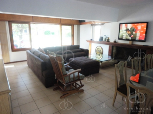 Imagen 4 de 25 de Mansa A Metros Del Mar, Chalet De 5 Dormitorios, 3 Baños Y Piscina Climatizada.- Ref: 54487