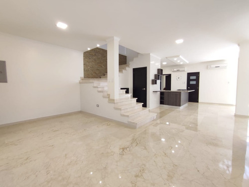 Imagen 10 de 27 de Cv-904 Zona Norte Townhouse En Villa Punta Norte Sector Lago Mar Beach