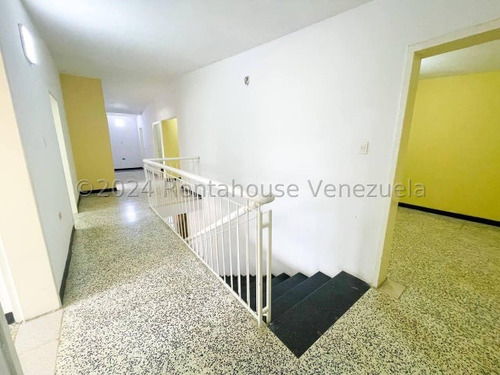 Casa Comercial En Alquiler Chuao Mls #24-21398 Bm
