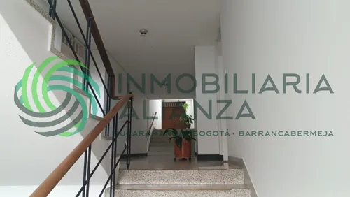 Apartamento En Venta En Cabecera Del Llano. Cod V61697