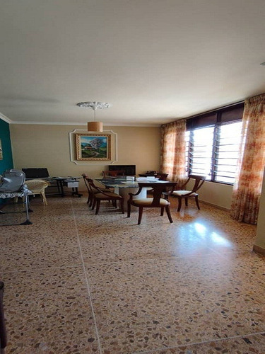 Lm Vende Casaquinta En Urb. Parque Trigal. Trigal Centro, Valencia.