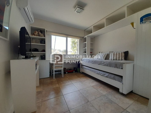 Imagen 11 de 15 de Apartamento Con Vista Al Mar De 4 Dormitorios En Playa Mansa