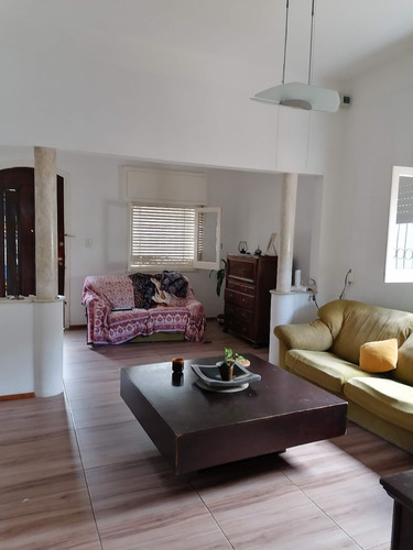 Imagen 2 de 13 de Casa 3 Dorm Con Escalera A Azotea, Potencial Para Contruir
