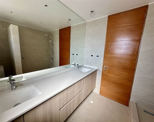 Casa En Venta De 3 Dorm. En Las Condes