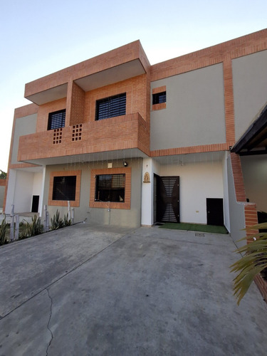 Town House En Venta En Conjunto Residencial Monte Verde San Diego Carabobo.ar Solo Clientes