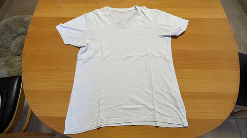 Remera Uniqlo Blanca