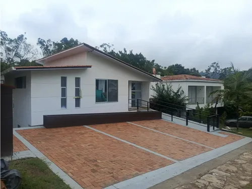 Venta De Casa Campestre Nueva En Silvania