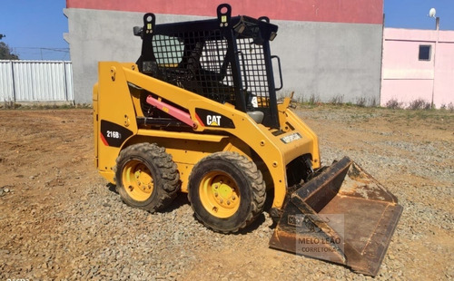 Imagem 1 de 7 de Mini Carregadeira Caterpillar 216 B3 - Ano 2015