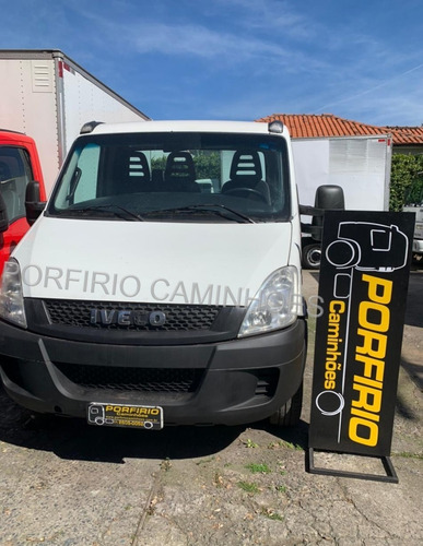 Imagem 7 de 18 de Iveco 35s14 2014 Chassis
