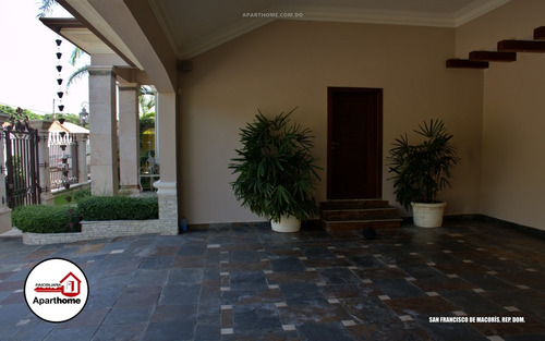 Imagen 2 de 14 de Casa De Lujo En Venta En San Francisco De Macorís Rep. Dom.