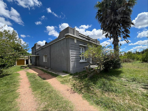 Linda Casa De 5 Dormitorios Y Garage En Zona Rural.