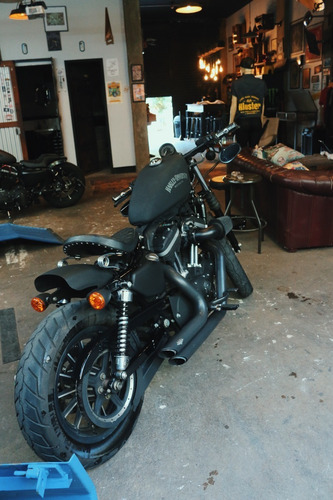 Harley Davidson Iron 883 - Custom Vance&hines