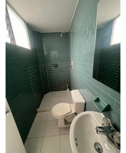 Edificación De 3 Pisos Para La Venta En Laureles