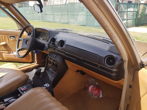 Mercedes Benz 230 E W123