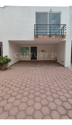 Venta De Casa Nueva Aproximadamente A 10 Minutos De C.u. Buap, Puebla, Puebla.