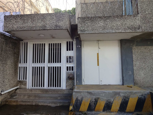 Imagen 2 de 20 de Se Vende Edificio Industrial/2.865mts2/el Marqués/8310