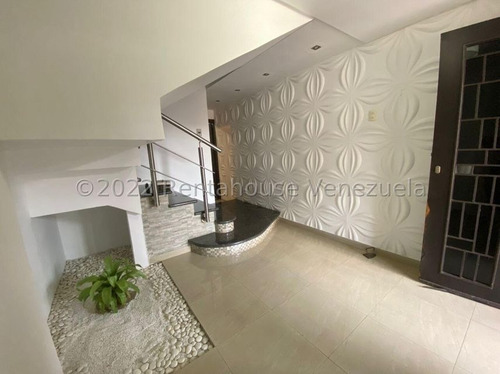 Imagen 11 de 22 de Marol Rentahouse Vende Townhouse En Lomas Del Este Valencia 23-9286